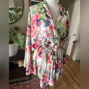 Beautiful Silk Floral Robe w Big Sleeves Plus Size 18/20